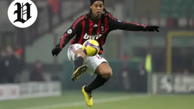 Ronaldinho Gaúcho controlling the ball in an AC Milan match.