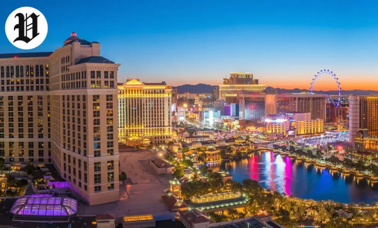 Sunset over the Las Vegas Strip with Bellagio and High Roller – Best Time to Visit Las Vegas