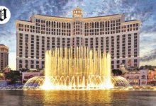 Bellagio fountains in front of one of the biggest hotel in Las Vegas during evening show.